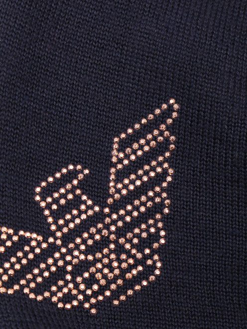 Шапка мелкой вязки с логотипом - Деталь