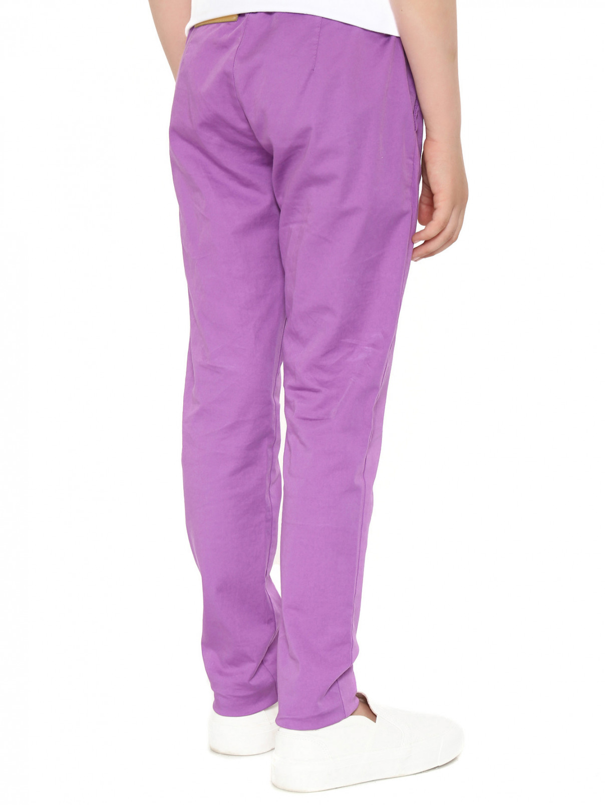 Зауженные брюки из хлопка Moschino  –  Модель Верх-Низ1  – Цвет:  Фиолетовый
