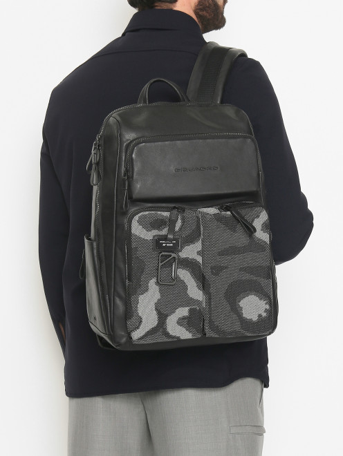 Комбинированный рюкзак из кожи и текстиля с узором  Piquadro - МодельВерхНиз