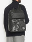 Комбинированный рюкзак из кожи и текстиля с узором Piquadro  –  МодельВерхНиз