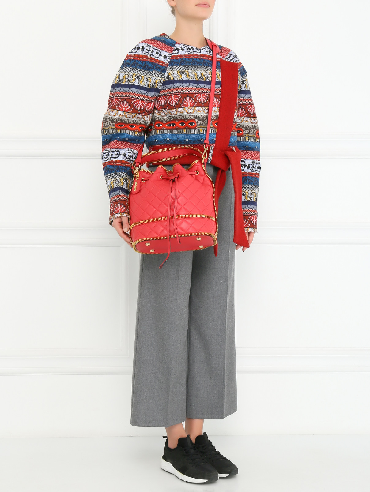 Сумка-мешок с металлической отделкой на  плечевом ремне Moschino Couture  –  Модель Общий вид  – Цвет:  Красный