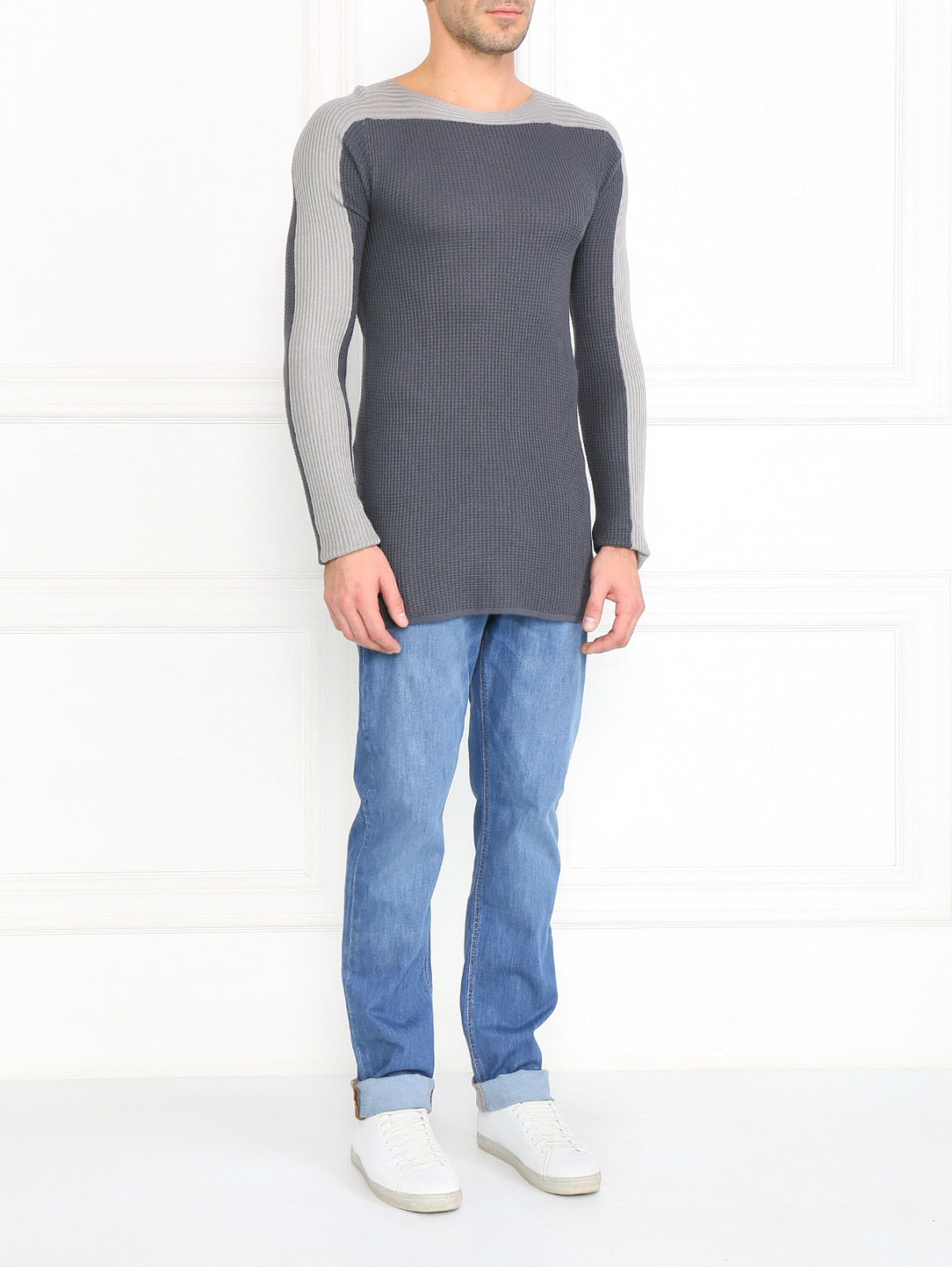 Джемпер из фактурной ткани свободного кроя Emporio Armani  –  Модель Общий вид  – Цвет:  Серый