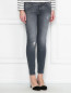 Укороченные джинсы с потертостями True NYC  –  МодельВерхНиз