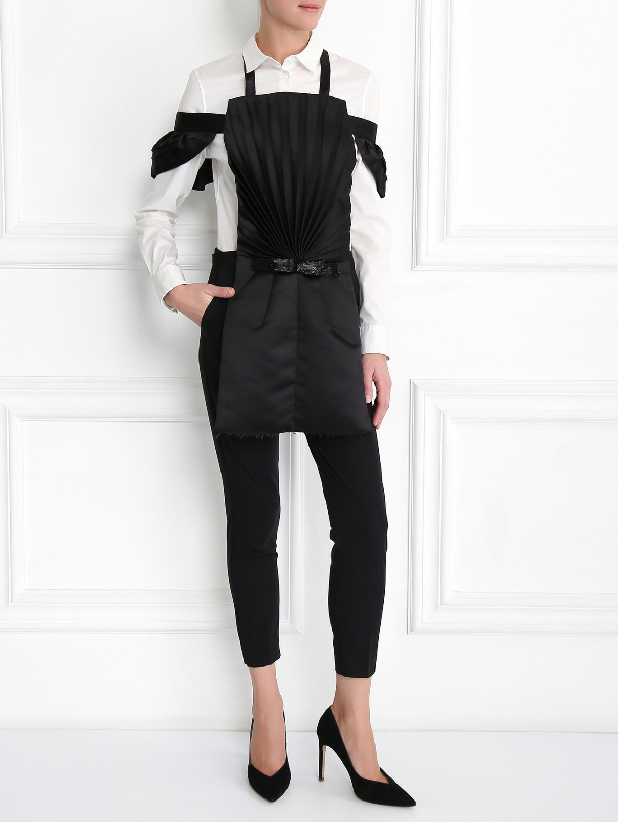 Топ с декоративной отделкой и короткими рукавами Maison Margiela  –  Модель Общий вид  – Цвет:  Черный