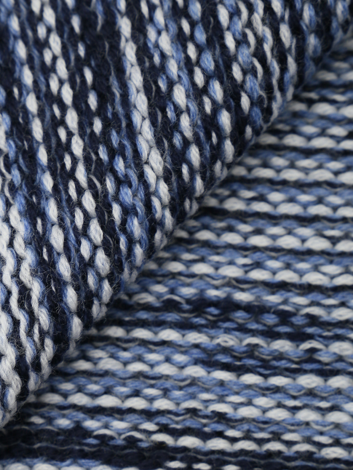 Шарф из шерсти с аппликацией Dolce & Gabbana  –  Деталь  – Цвет:  Синий