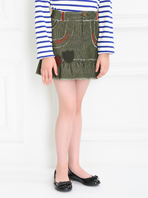 Вельветовая юбка с оборкой и нашивками - Модель Верх-Низ