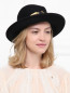 Шляпа из шерсти декорированная перьями Eugenia Kim  –  МодельОбщийВид