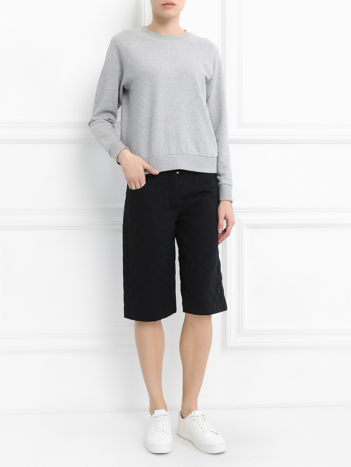 Стеганые шорты с контрастной пуговицей Moschino  –  Модель Общий вид  – Цвет:  Черный