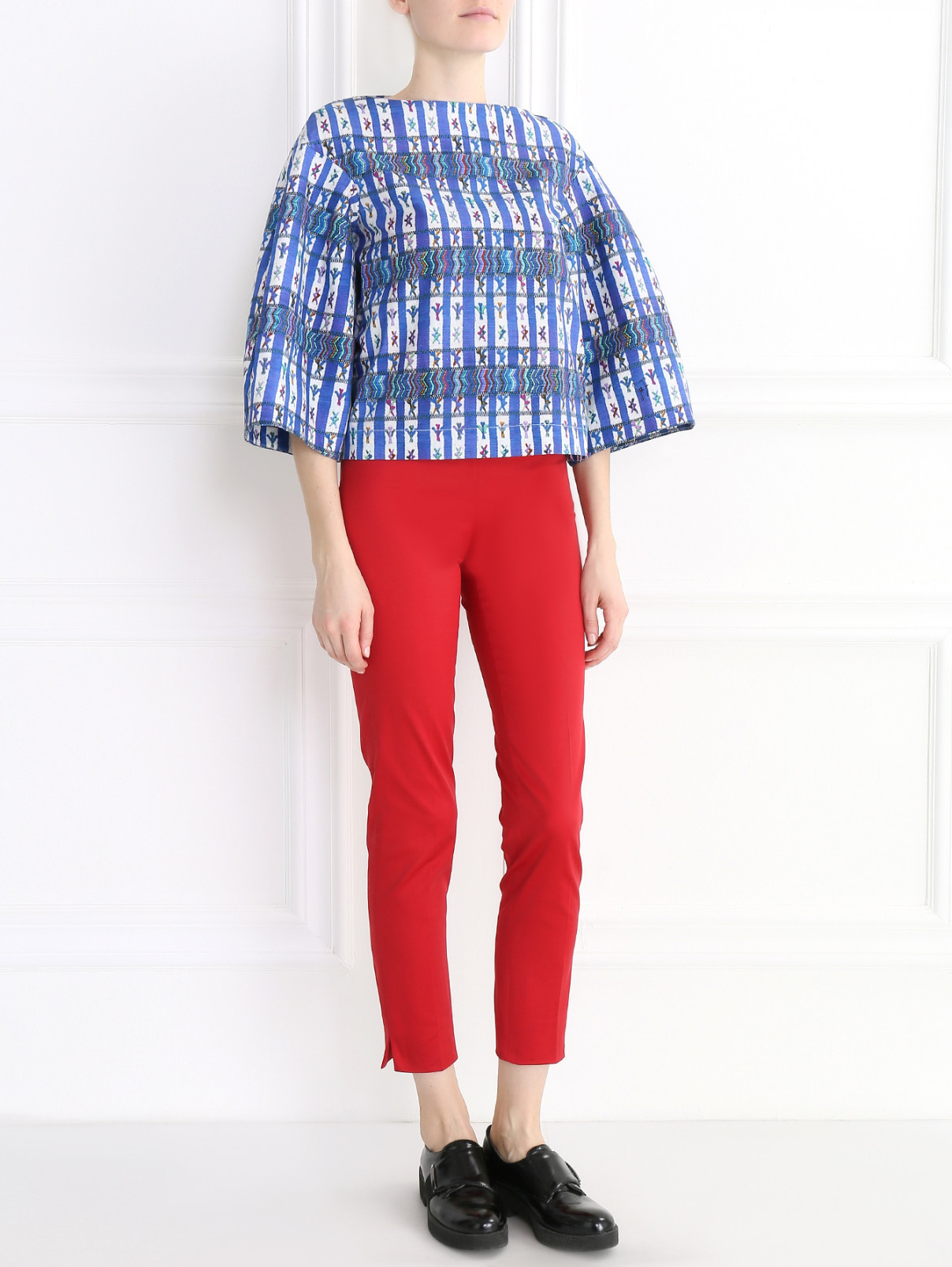 Узкие укороченные брюки из хлопка Moschino  –  Модель Общий вид  – Цвет:  Красный