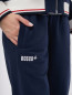 Спортивные брюки из хлопка на резинке и боковыми карманами BOSCO  –  Деталь