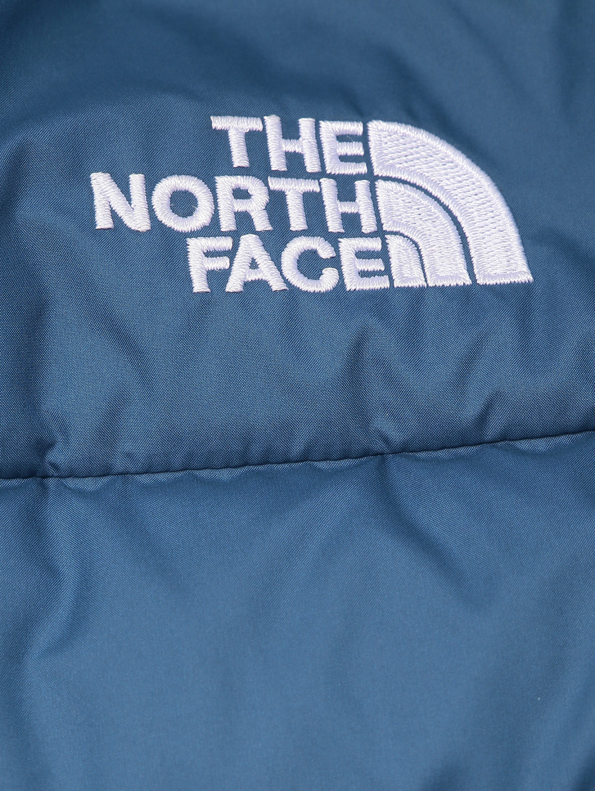 Стеганая куртка на молнии с капюшоном THE NORTH FACE  –  Деталь1  – Цвет:  Синий