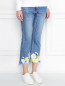Укороченные джинсы с цветочнымм узором Sjyp  –  МодельВерхНиз