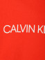 Футболка из хлопка с принтом Calvin Klein  –  Деталь