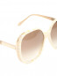 Солнцезащитные очки с узором в оправе из пластика Victoria Beckham  –  Деталь