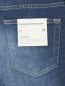 Джинсы из хлопка, с потертостями , зауженные к низу AG Jeans  –  Деталь