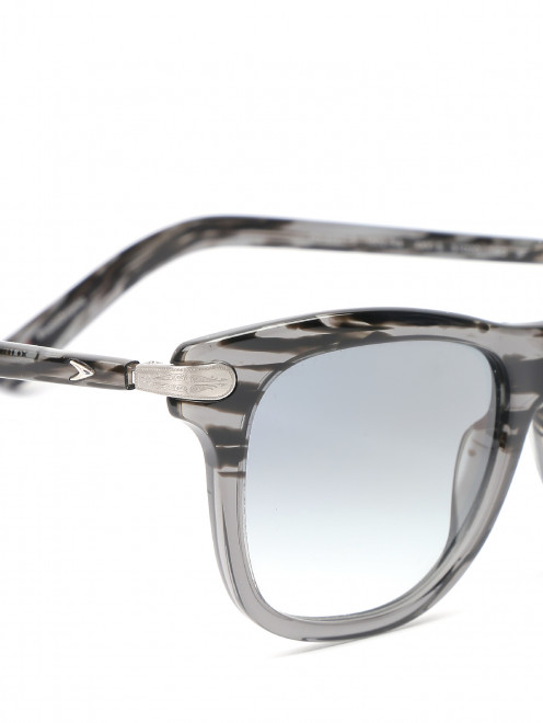 Солнцезащитные очки в пластиковой оправе с узором - Деталь