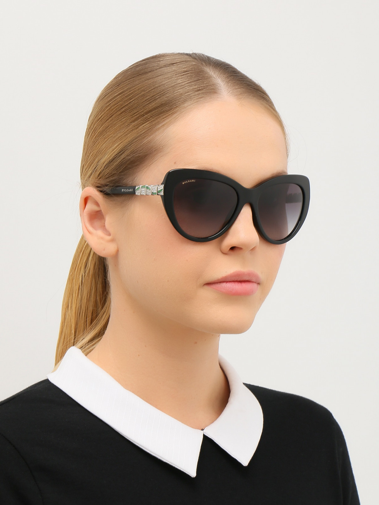 Солнцезащитные очки "кошачий глаз" в пластиковой оправе с кристаллами на дужках BVLGARI  –  Модель Общий вид  – Цвет:  Черный