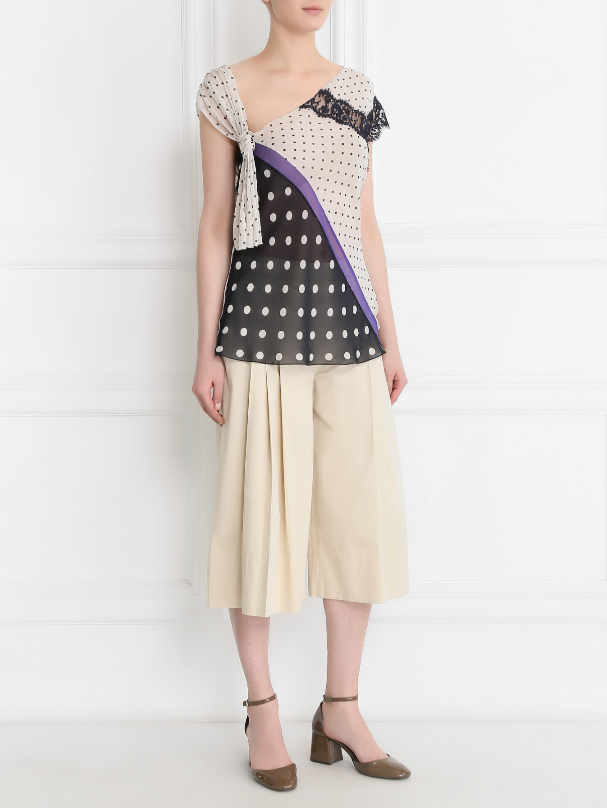Блуза из шелка с узором "горох" декорированная кружевом Alberta Ferretti  –  Модель Общий вид  – Цвет:  Мультиколор