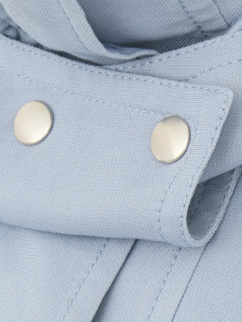 Плащ на кнопках с боковыми карманами и капюшоном - Деталь1