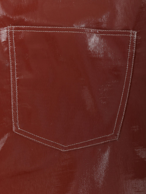 Однотонные брюки с контрастной строчкой - Деталь