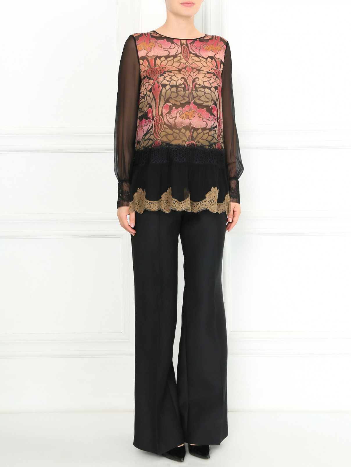 Шелковая блуза с цветочным узором и кружевной отделкой Alberta Ferretti  –  Модель Общий вид  – Цвет:  Черный