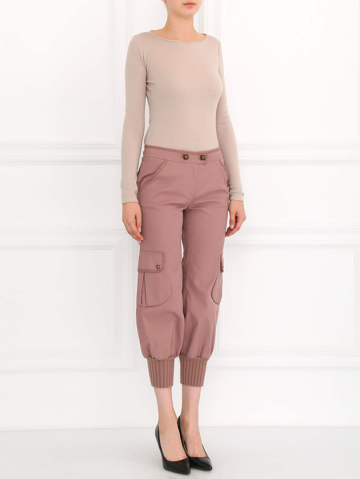 Укороченные брюки с накладными карманами и декоративной отделкой Iceberg  –  Модель Общий вид  – Цвет:  Розовый