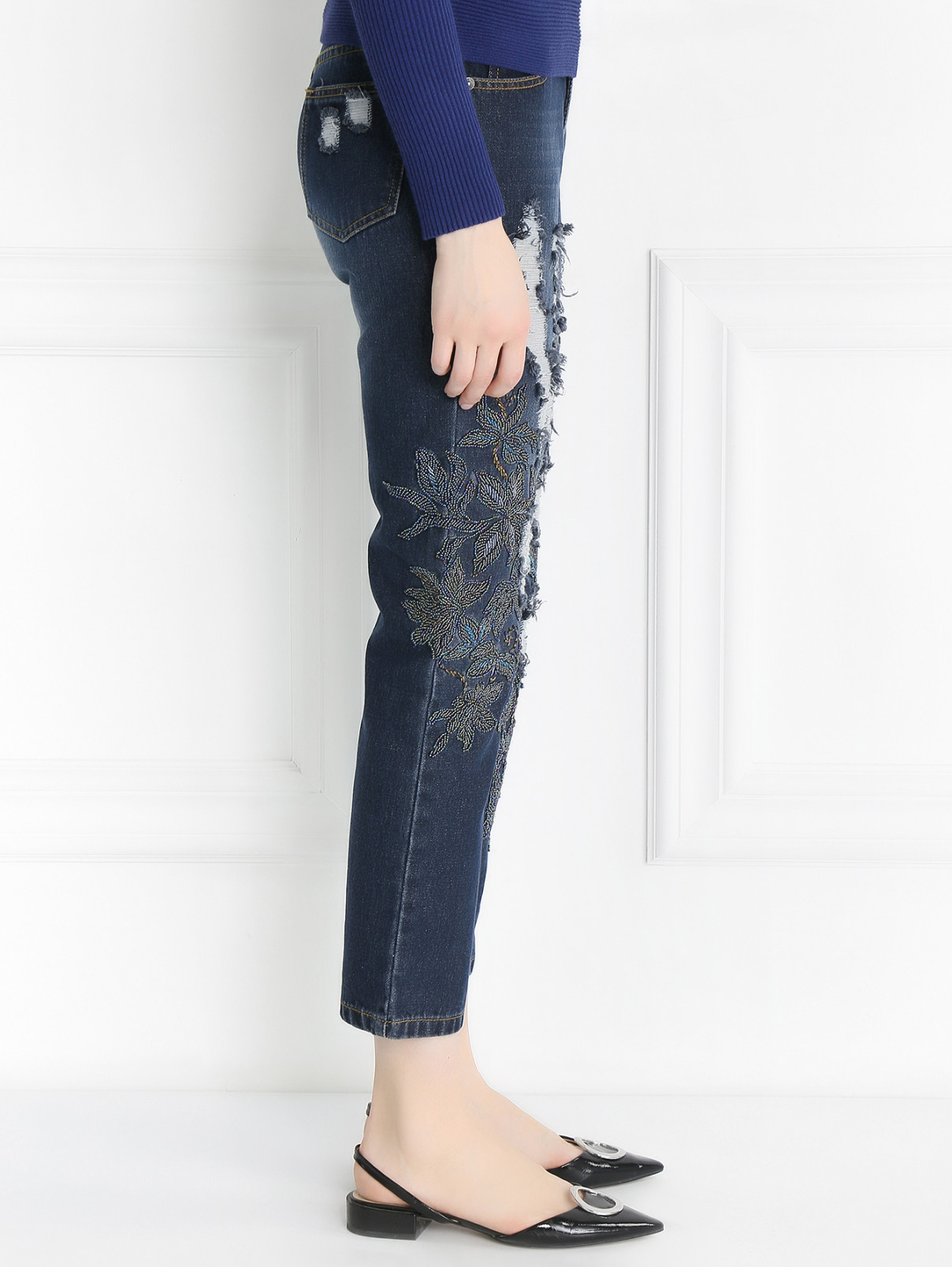 Укороченные джинсы с потертостями и вышивкой из бисера MAD Almadal  –  Модель Верх-Низ2  – Цвет:  Синий