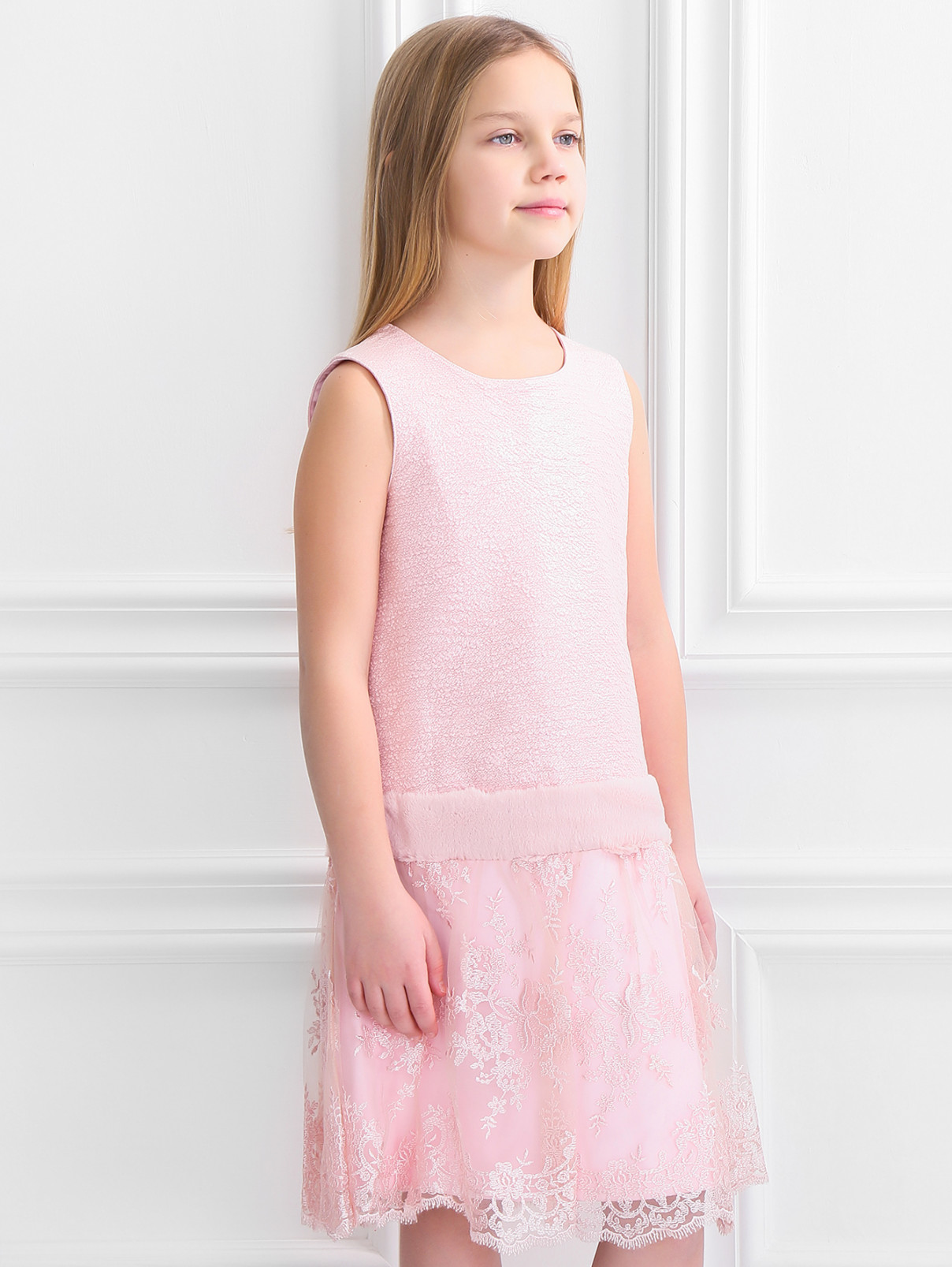 Платье с кружевной юбкой и отделкой мехом Val Max  –  Модель Верх-Низ  – Цвет:  Розовый