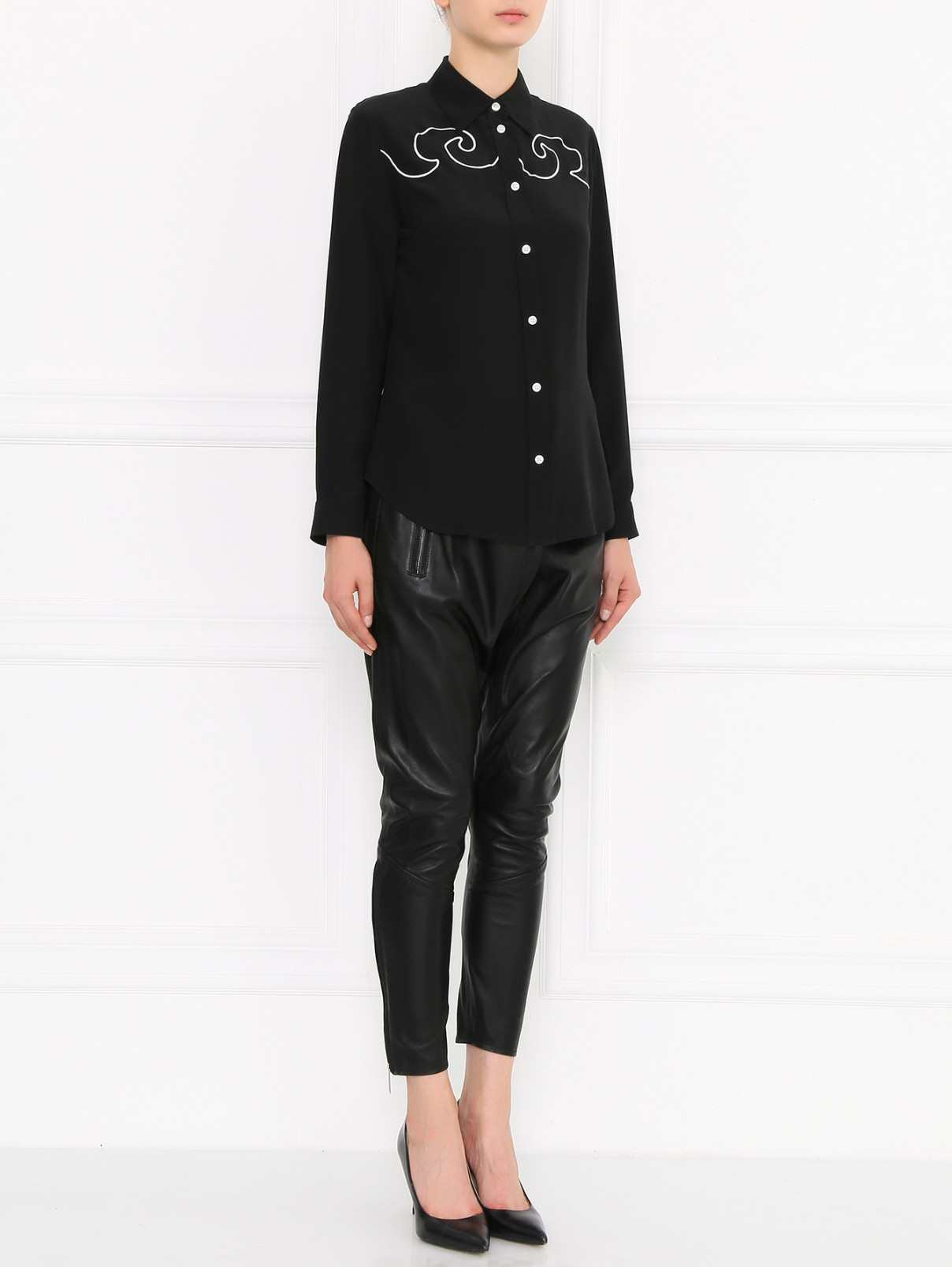 Блуза из шелка с вышивкой Moschino Cheap&Chic  –  Модель Общий вид  – Цвет:  Черный
