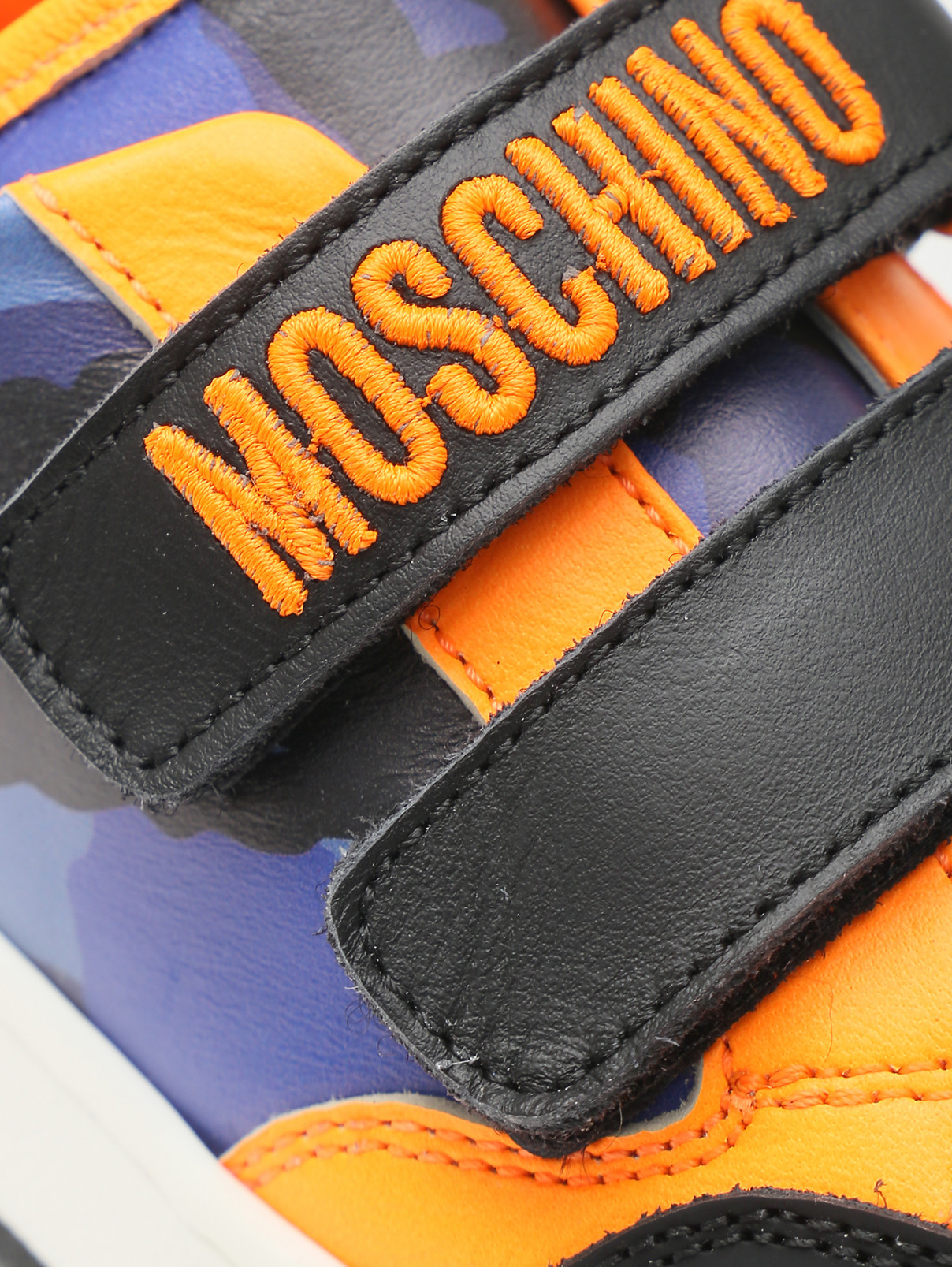 Кеды с узором "милитари" Moschino  –  Деталь  – Цвет:  Узор