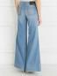 Широкие джинсы из светлого денима с декоративной отделкой Blugirl Blumarine  –  Модель Верх-Низ2
