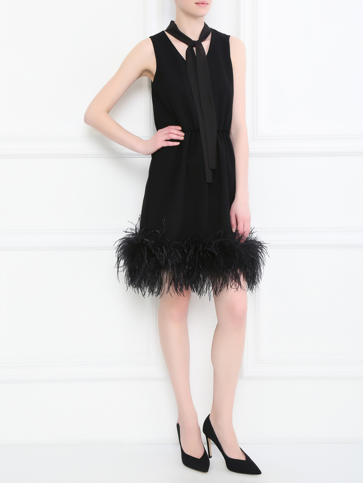 Платье-мини декорированное перьями Moschino Boutique  –  Модель Общий вид  – Цвет:  Черный