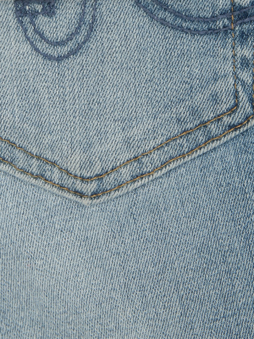 узкие джинсы с потертостями  - Деталь