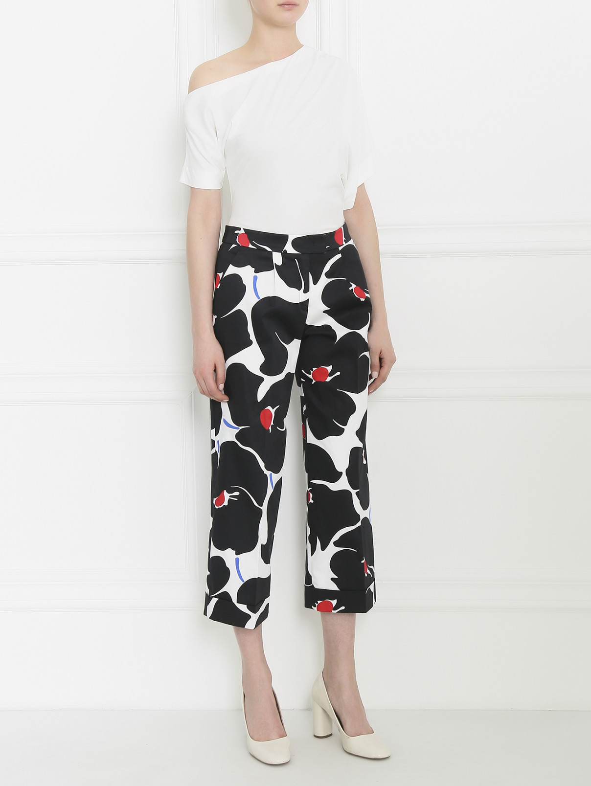 Укороченные брюки из хлопка с узором Moschino Boutique  –  Модель Общий вид  – Цвет:  Черный