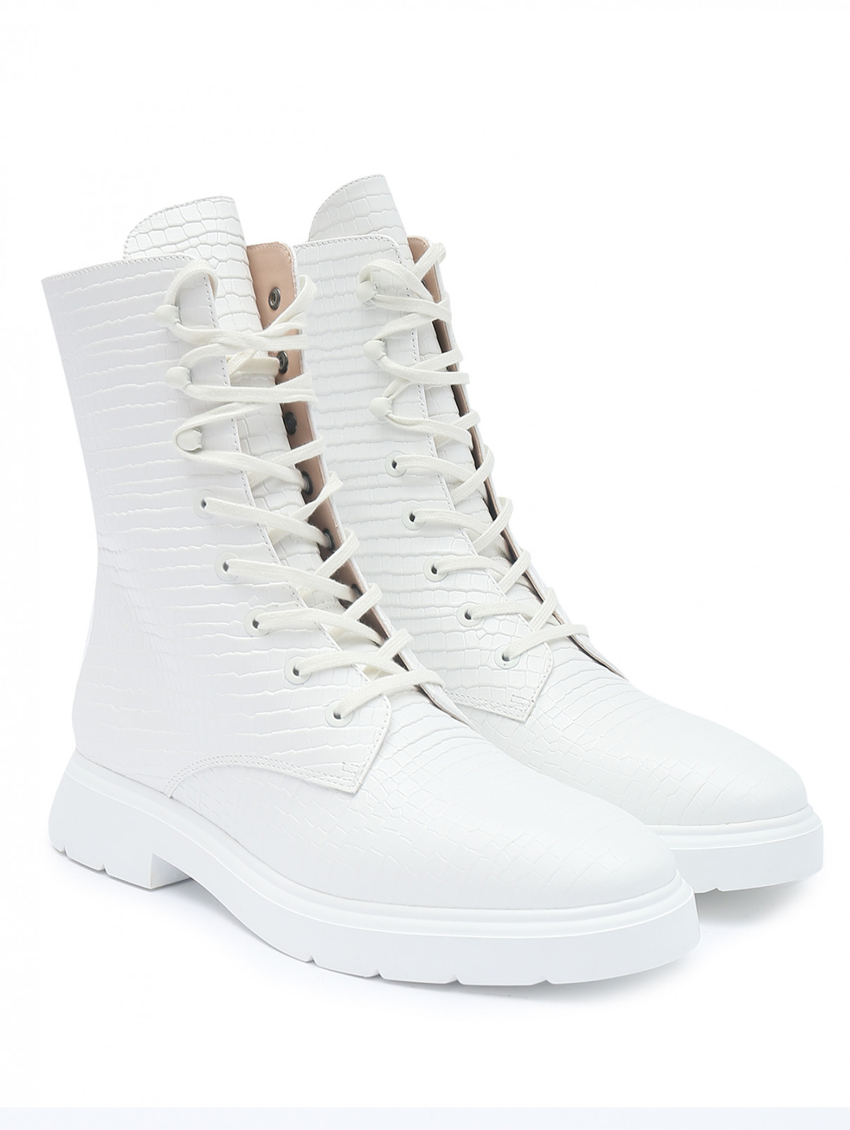 Ботинки из факутрной кожи на шнурках Stuart Weitzman  –  Общий вид  – Цвет:  Белый