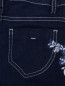 Джинсы с контрастной вышивкой Ermanno Scervino Junior  –  Деталь
