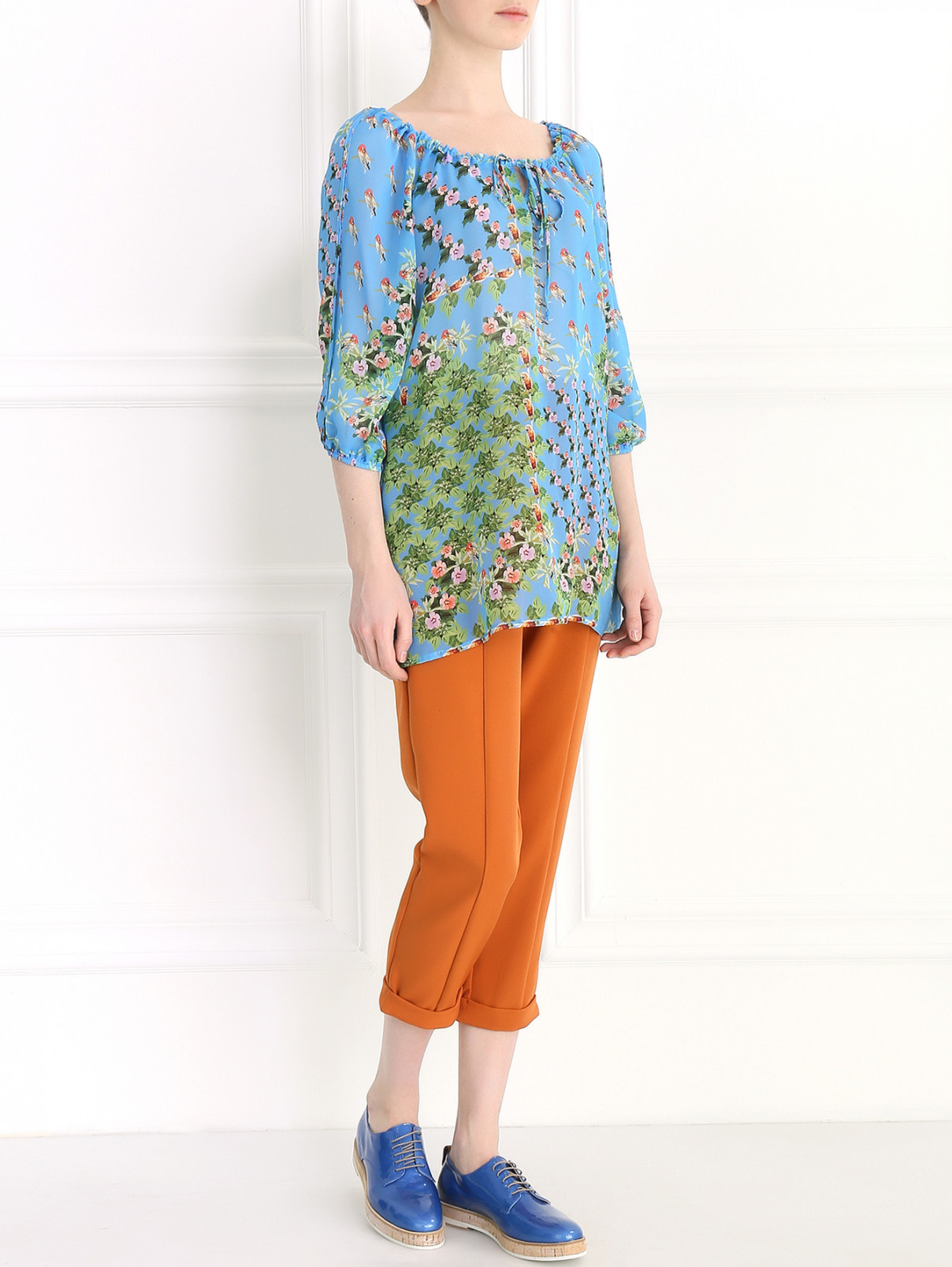 Блуза из вискозы с цветочным узором Femme by Michele R.  –  Модель Общий вид  – Цвет:  Узор