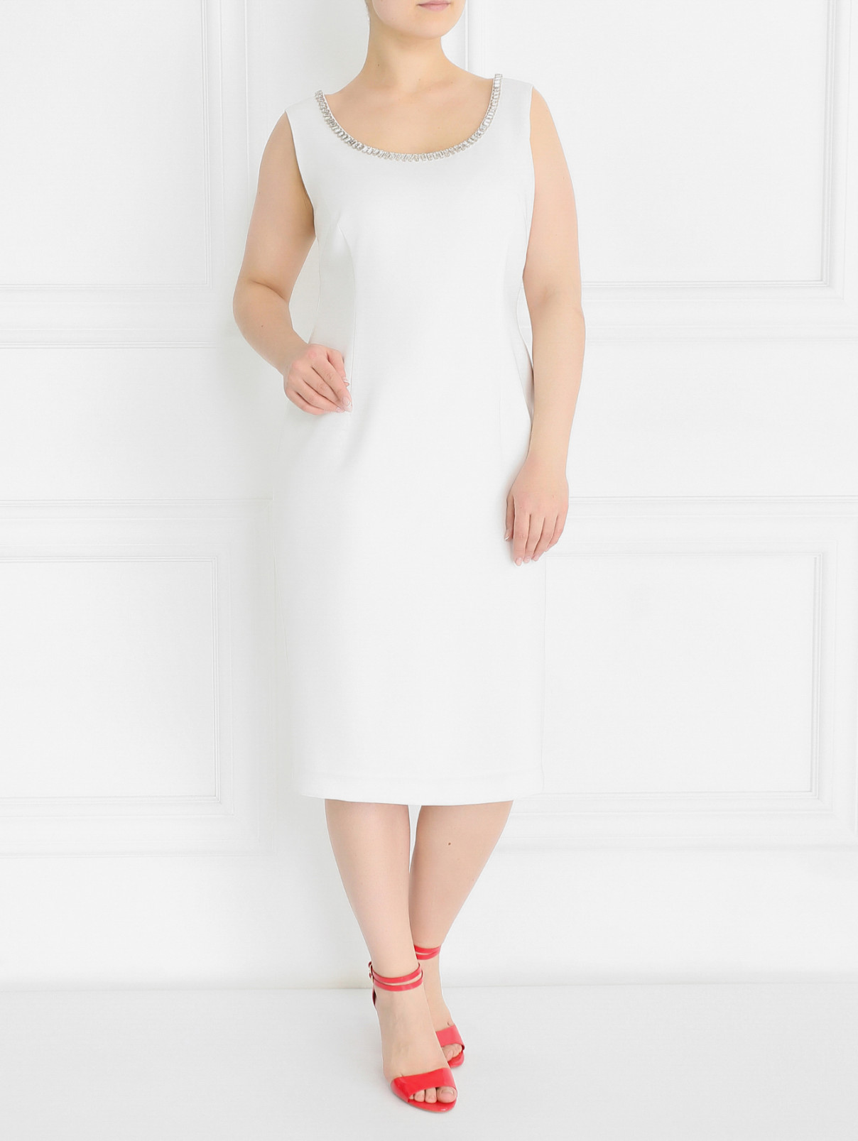 Платье-футляр с декоративной отделкой из кристаллов Marina Rinaldi  –  Модель Общий вид  – Цвет:  Белый