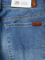 Расклешенные джинсы с потертостями 7 For All Mankind  –  Деталь