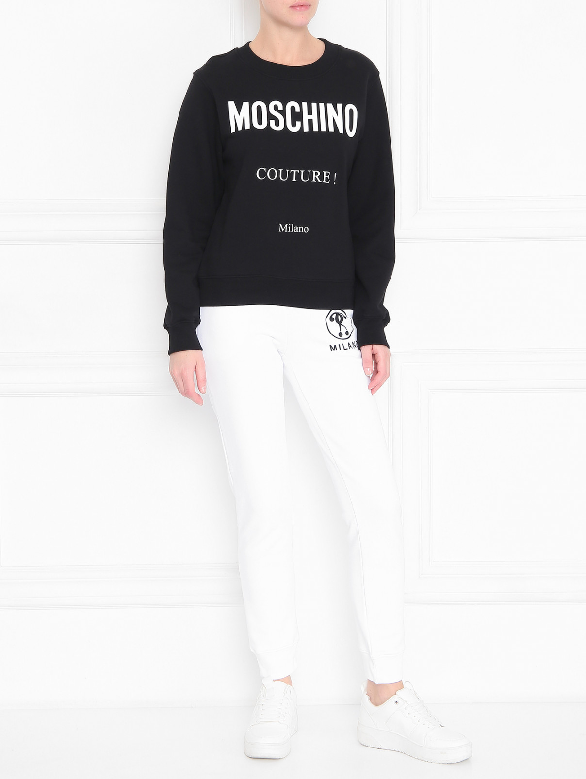 Брюки из хлопка с принтом на резинке Moschino  –  МодельОбщийВид  – Цвет:  Белый