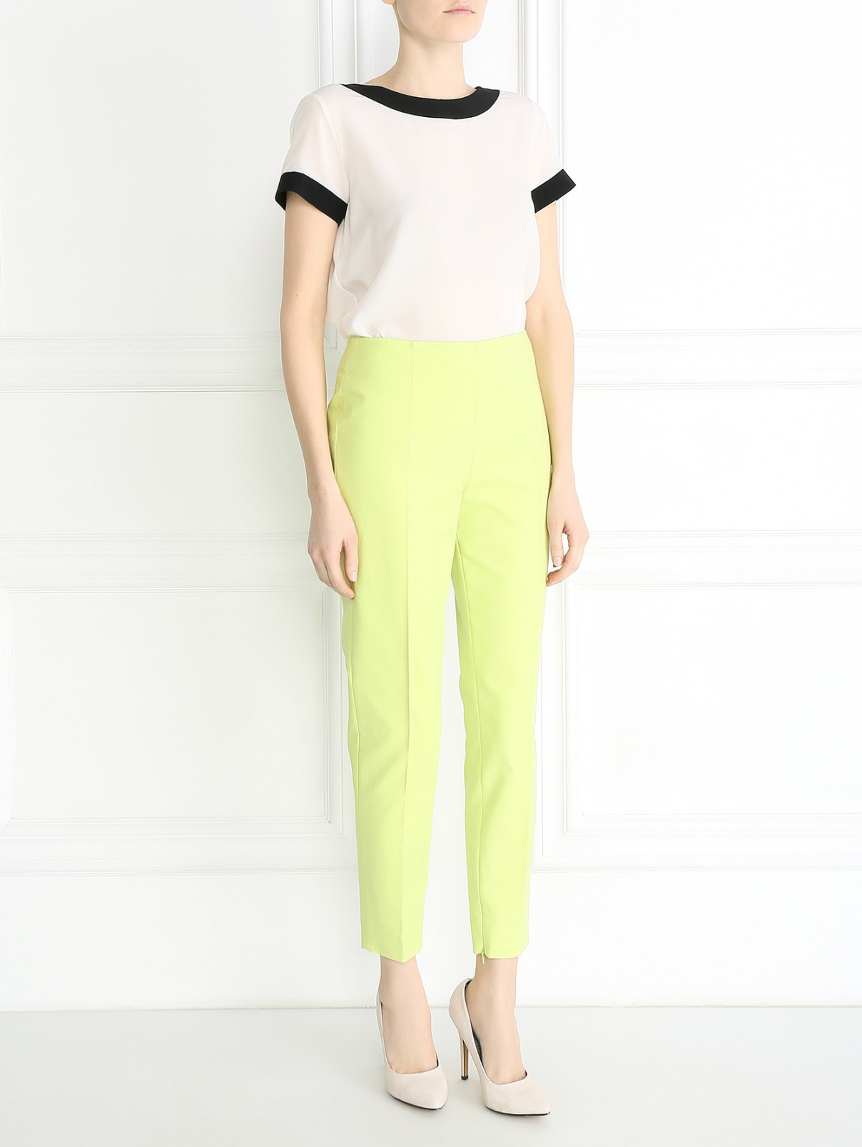 Укороченные брюки из хлопка зауженного кроя Moschino  –  Модель Общий вид  – Цвет:  Зеленый