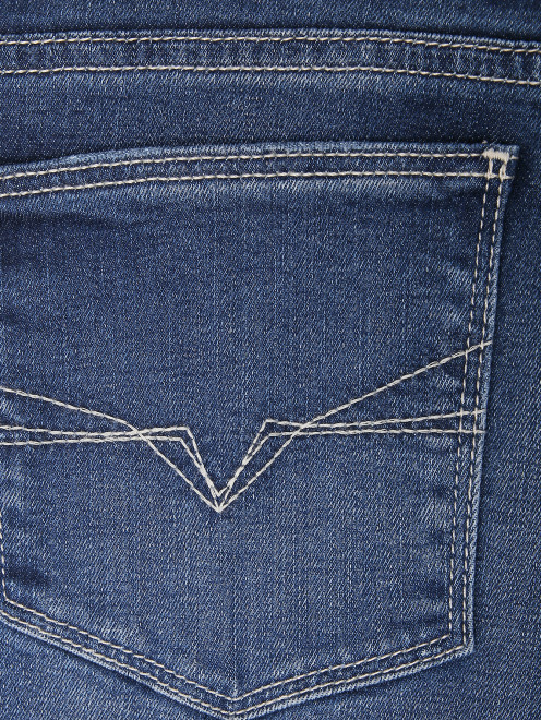 Узкие джинсы с надрезами - Деталь1