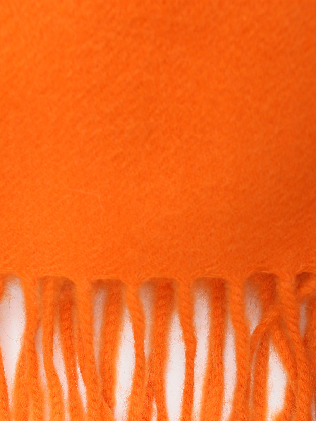 Однотонный шарф из кашемира с бахромой Begg x Co  –  Деталь1  – Цвет:  Оранжевый