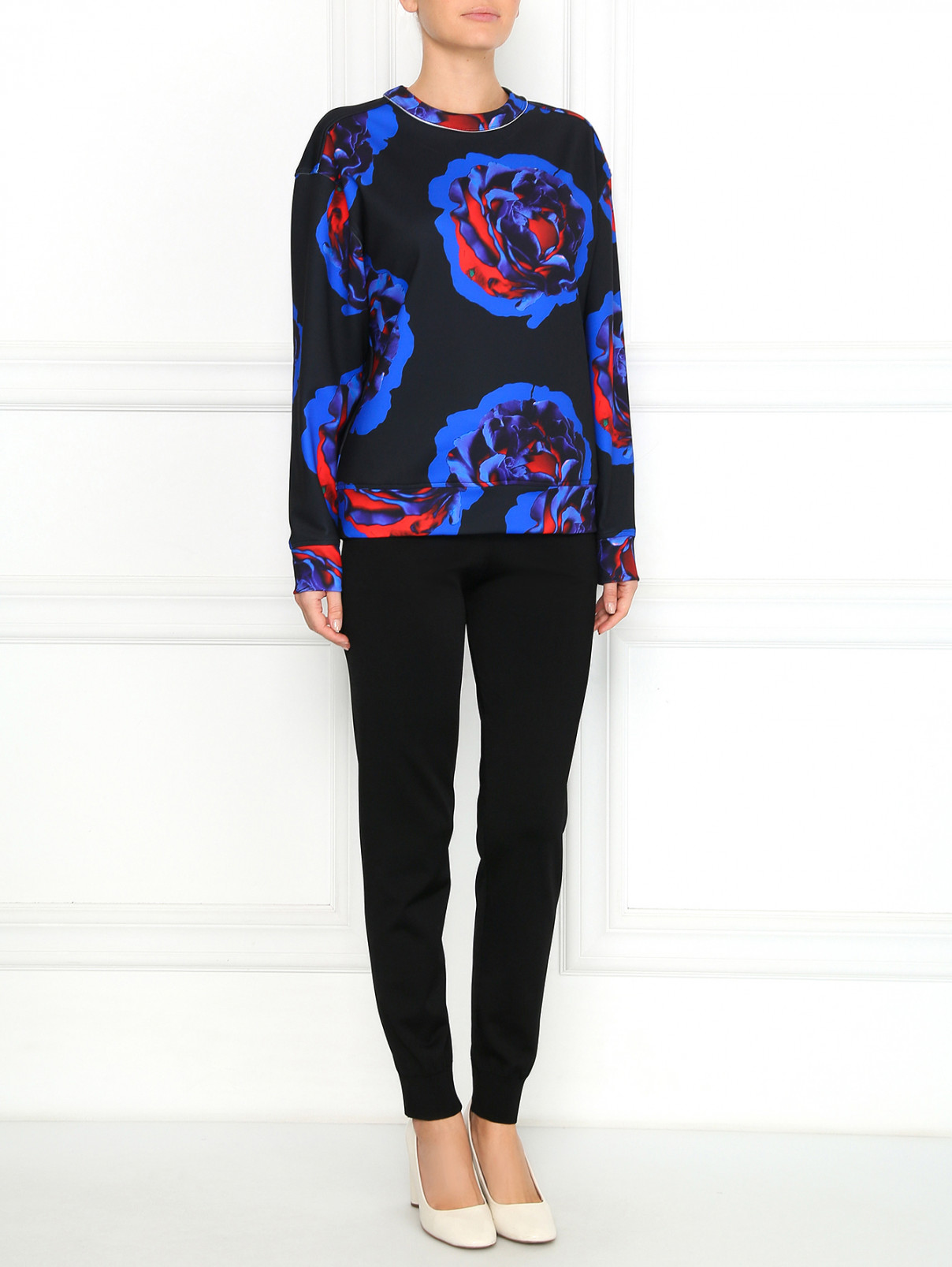 Свитшот с цветочным узором DKNY  –  Модель Общий вид  – Цвет:  Черный