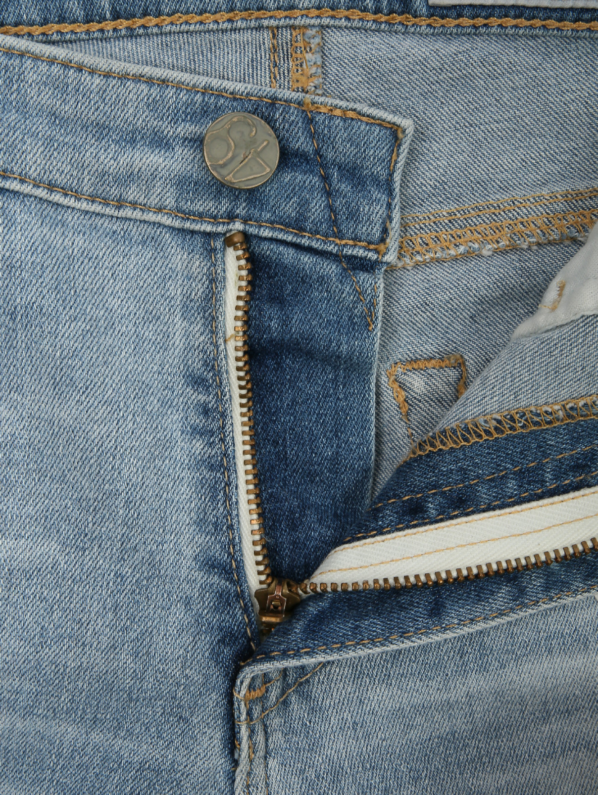 Узкие джинсы с потертостями AG Jeans  –  Деталь1  – Цвет:  Синий