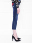 Укороченные джинсы с декором Love Moschino  –  МодельВерхНиз2