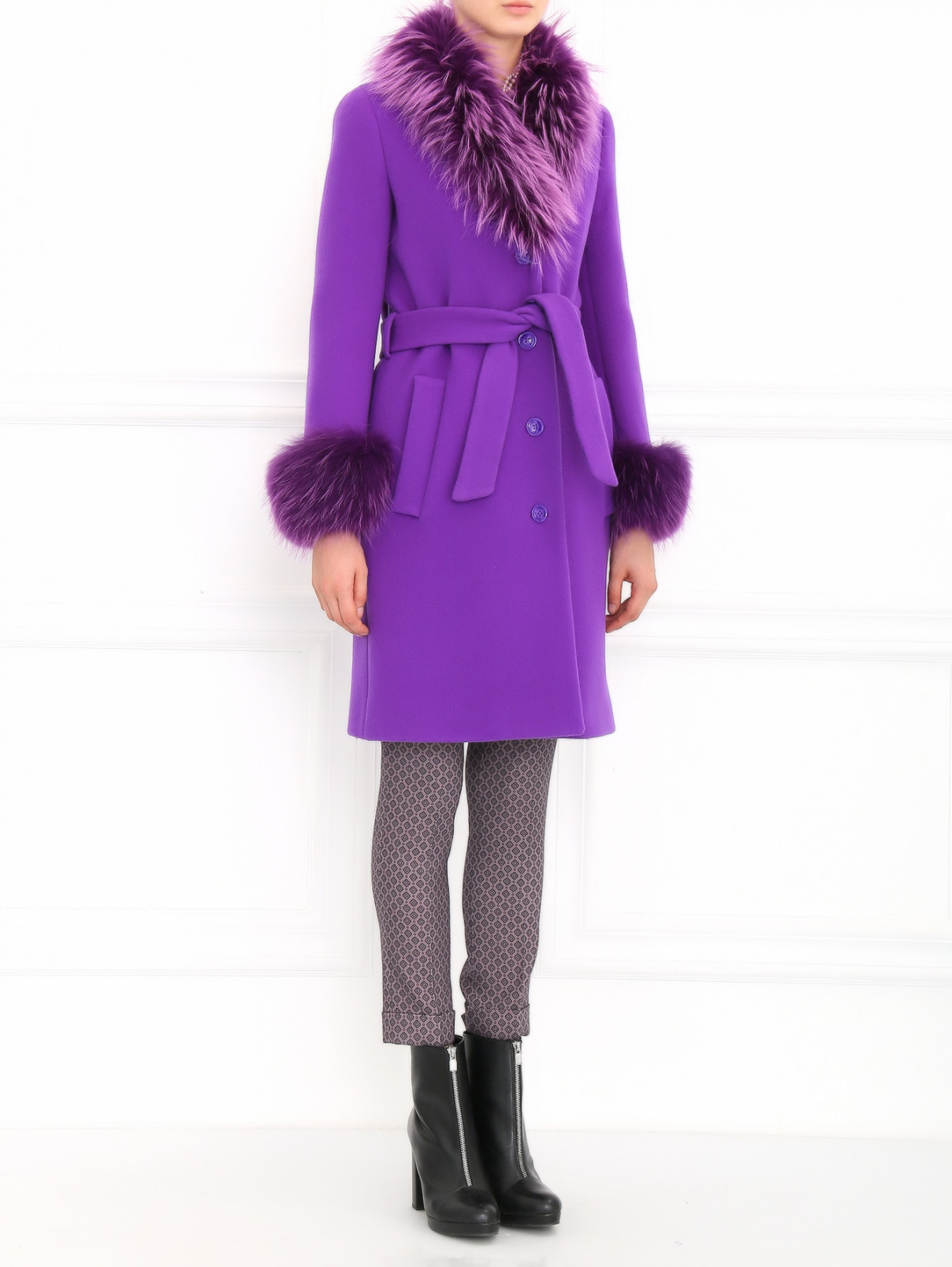 Пальто из шерсти с меховым воротником Moschino Boutique  –  Модель Общий вид  – Цвет:  Фиолетовый
