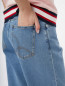 Укороченные джинсы из светлого денима BOSCO  –  Деталь