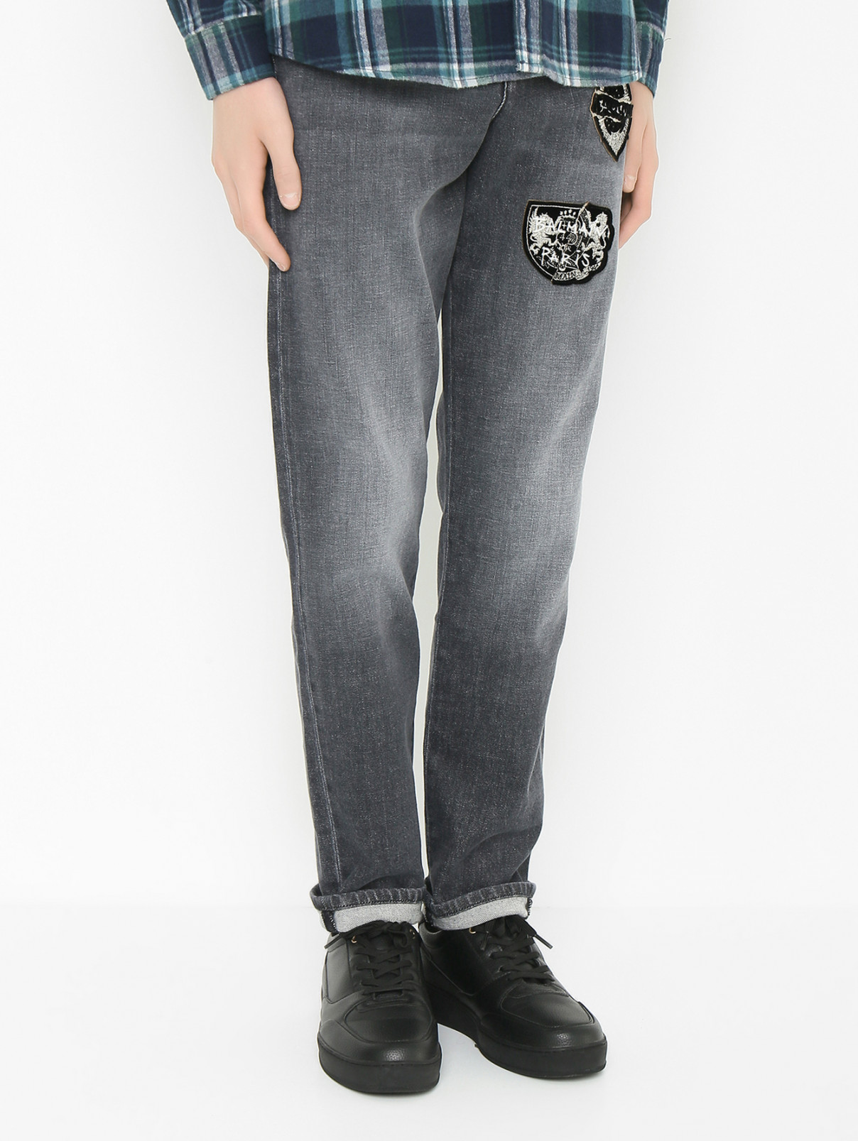 Прямые джинсы с аппликацией BALMAIN  –  МодельВерхНиз  – Цвет:  Серый