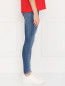 Джинсы зауженного кроя с потертостями Tommy Jeans  –  МодельВерхНиз2